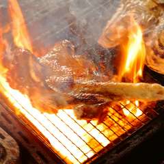 ギュッと濃縮された旨味が特徴『みやざき地頭鶏のごて焼き(もも炭火焼き)』