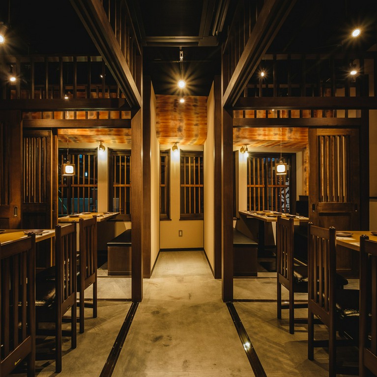 広々としたテーブル席は雰囲気も良好！