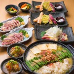地鶏の骨を煮込み続けて旨味を極限まで抽出した出汁をベースにしたうまか屋のオリジナルもつ鍋です！