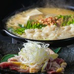 黒毛和牛もつ鍋、地鶏、海鮮を全て堪能いただけるコース。2.5H飲放題付きのため心ゆくまでお楽しみください