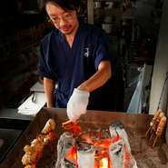 「入店から退店までお客様に喜んでいただけるお店づくりを心掛けています」と語る菊池氏。料理を楽しんでいただくことはもちろん、みやざき地頭鶏を愛する生産者の想いも伝わるような接客を目指しています。