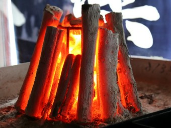 「炉端焼き」や「原始焼き」でみやざき地頭鶏を召し上がれ