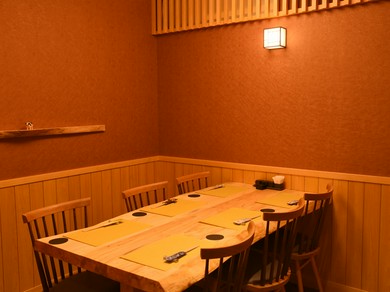 おちついた雰囲気の個室、選りすぐった山海の幸でおもてなし