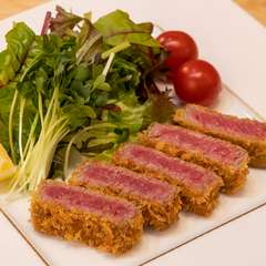 サクッとジューシー！じんわり染み出す肉汁が旨い『飛騨牛モモビーフカツ』