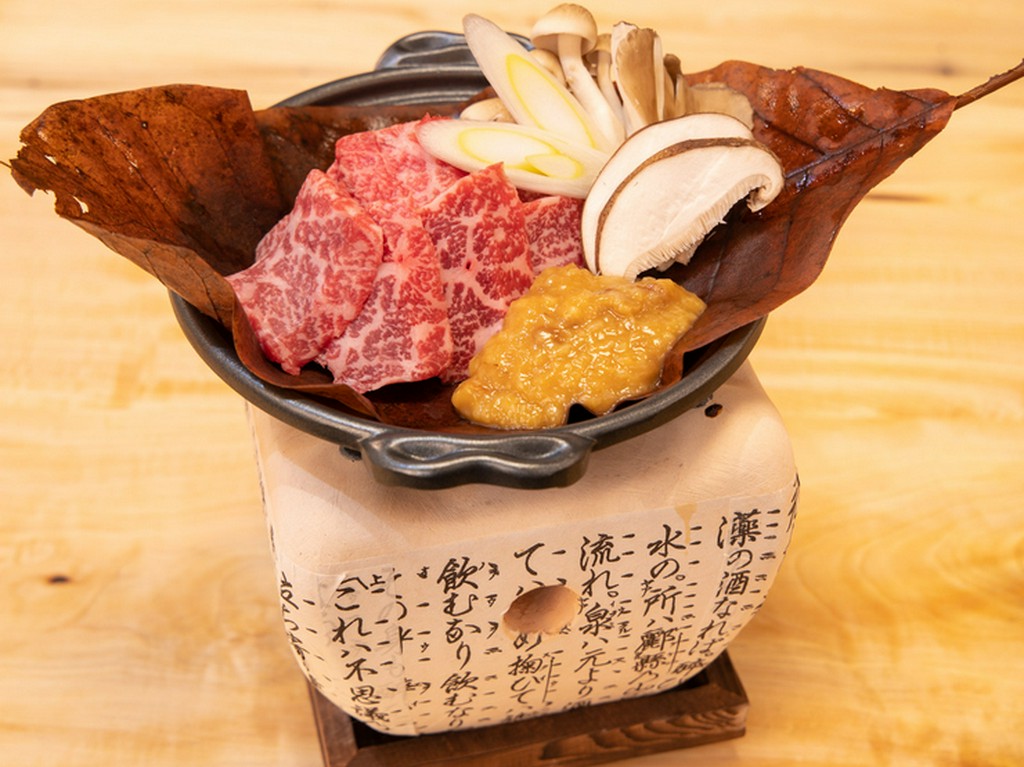 最上級A5ランク飛騨牛でつくる郷土料理『飛騨牛朴葉みそ焼き』