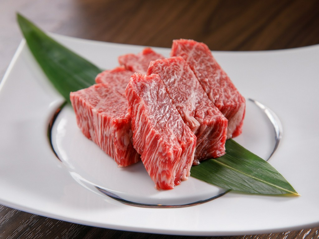 「飛騨牛」や「生タン」など、上質な肉をリーズナブルに提供