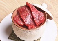 いろいろな部位が入っている特製壺漬け。安福秘伝のタレを絡ませてあります。