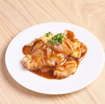 新鮮な牛の小腸を使用。脂の甘みが癖になります。