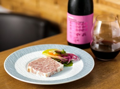選び抜かれた美酒がズラリ。絶妙なペアリングに酔いしれる