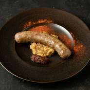 【CARVAAN】オリジナル・ブレンドのスパイスで作るチュニジア発祥の仔羊肉のソーセージ。