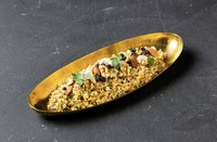 北アフリカ発祥のクスクスに色鮮やかな野菜とギリシャのレーズン、
ナッツを合わせたモロッコのサラダ。