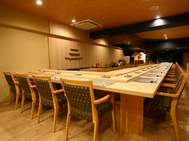 会話が弾む特別席。2人の“心の距離”もグッと縮まるハズ