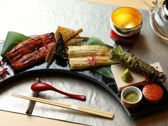  四万十川鰻尽くしコース！1人鰻2匹分を堪能出来ます。鰻重など愉しめる大切な方とのご宴会にも最適！全8品