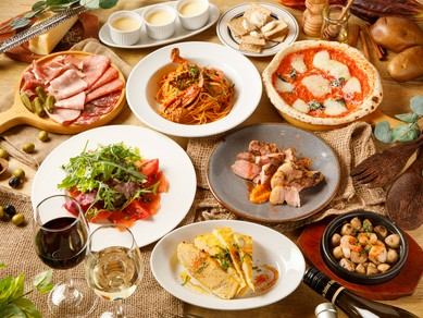 心を躍らされる色鮮やかな料理で、会話も盛り上がる