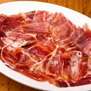 上品な風味と旨みを味わう「スペイン産イベリコ豚の生ハム」