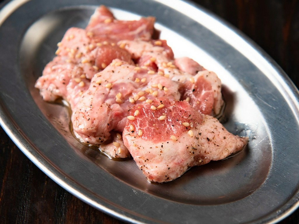 2つの食感が楽しい。店自慢の名物料理『タンモトショーグン　フル』