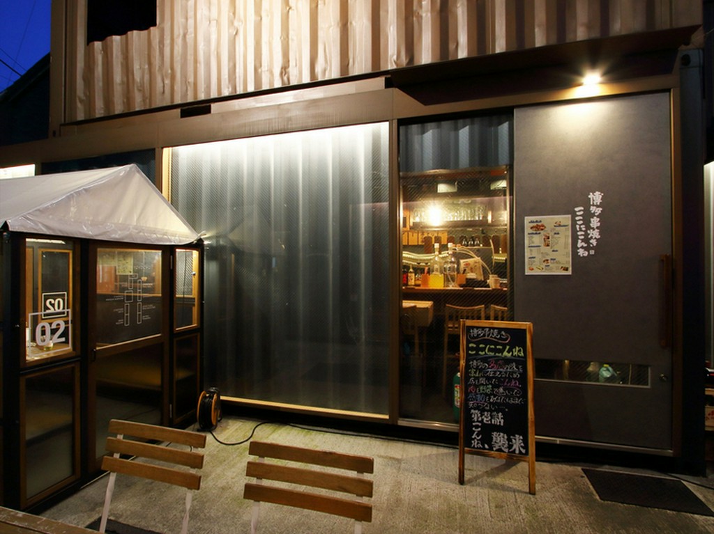 博多の名物グルメ「野菜巻き串」が味わえる串焼き店