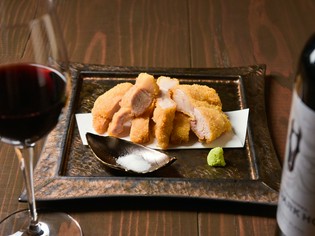 「秋川牛」や「白金ポーク」など、こだわりのブランド肉を入荷