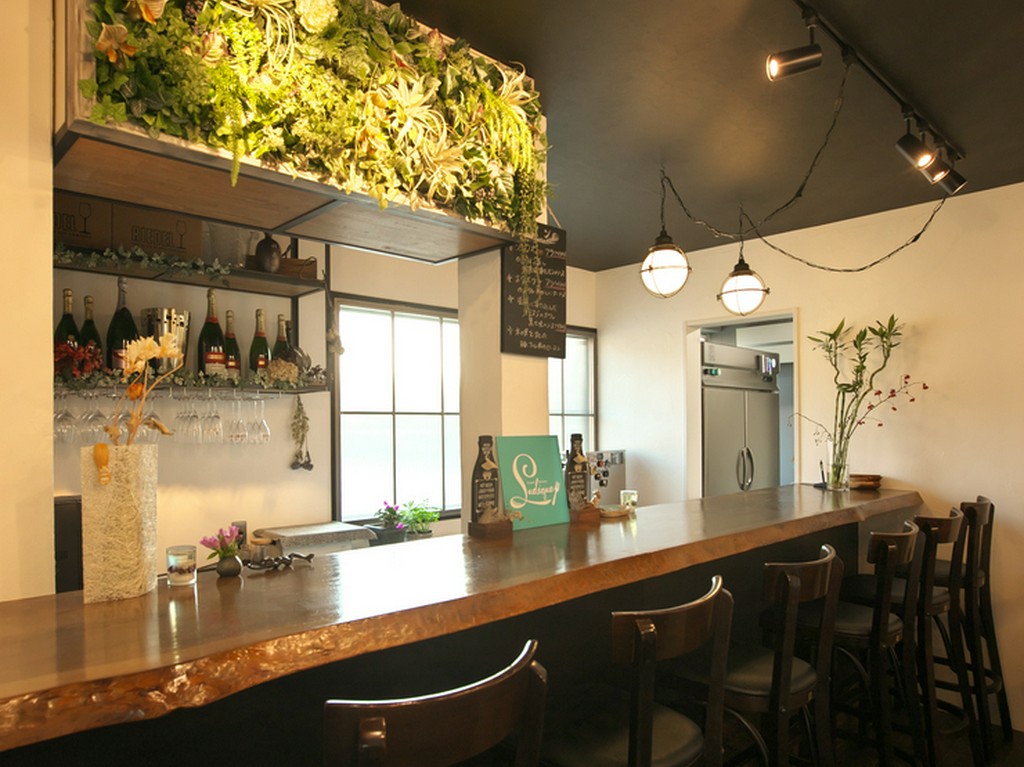 心地良いカウンターで、贅沢な時間をゆったりと独り占め