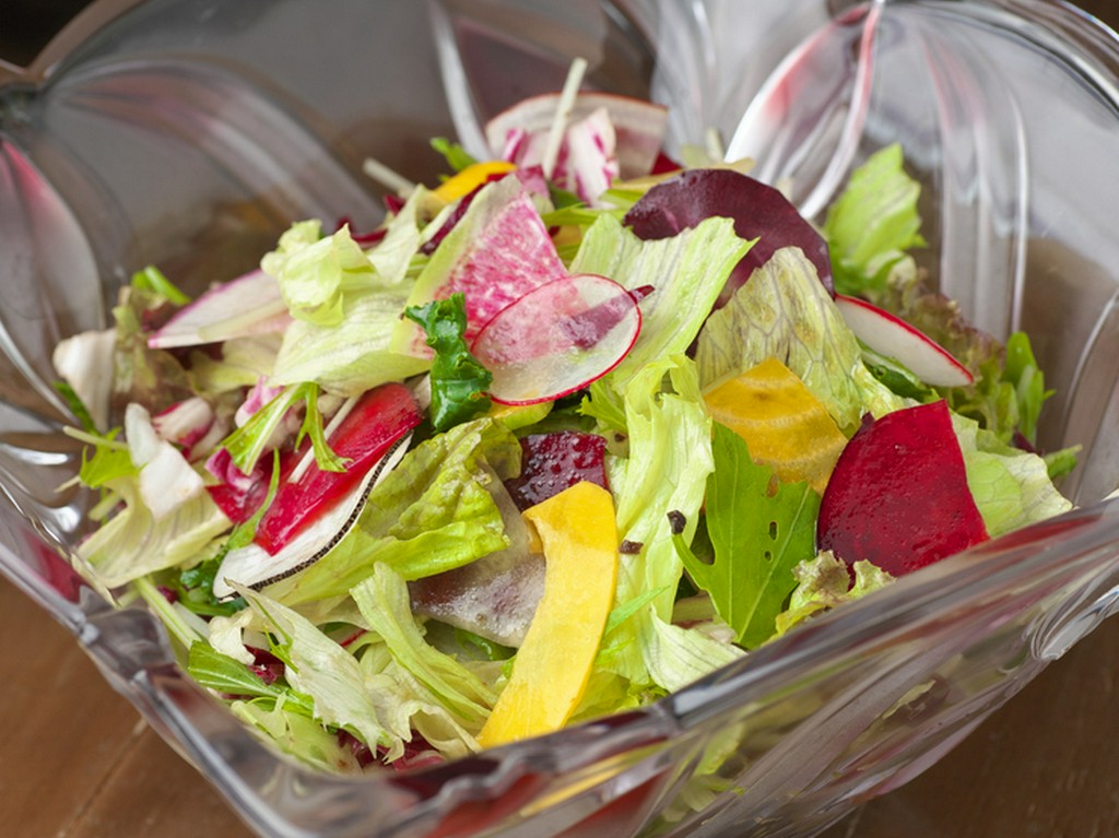 旬の野菜、地物の野菜が集結『本日の畑のサラダ（S・M・Lサイズ）』