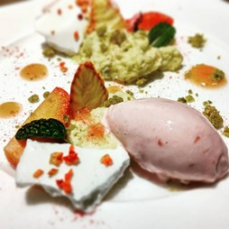 季節の食材を取り入れたスペシャルデザート