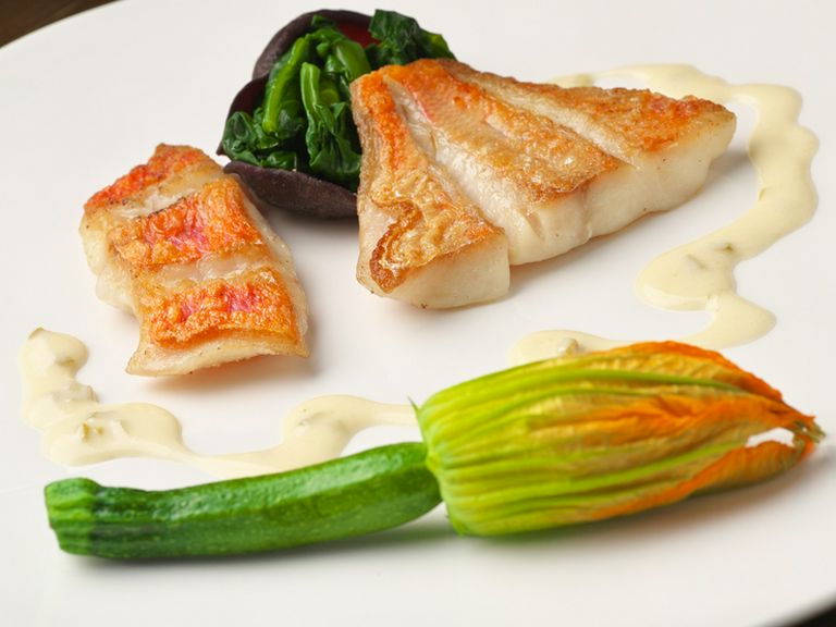 インスピレーションが光る『鮮魚のポワレ 本日のスタイルで』