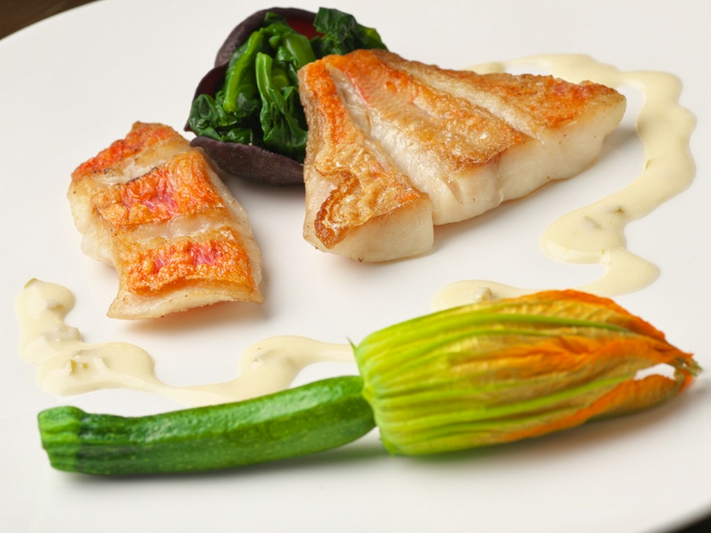 インスピレーションが光る『鮮魚のポワレ　本日のスタイルで』