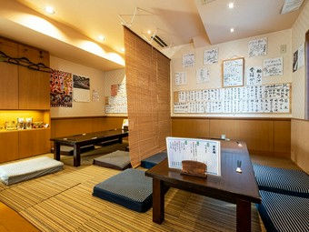 様々な目的で気軽に利用できるこだわりの店内