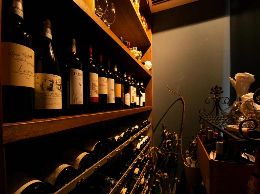 豊富な経験と知識を持つオーナーソムリエ厳選のイタリアワイン