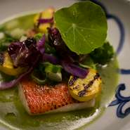 キンメポワレ　魚出汁とボルティエバターソース わけぎオイルで