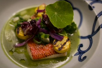 キンメポワレ　魚出汁とボルティエバターソース わけぎオイルで