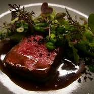 黒毛和牛のロースト フォンドヴォ―とバルサミコソース