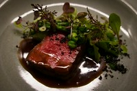 黒毛和牛のロースト フォンドヴォ―とバルサミコソース