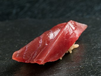 佐賀屈指の江戸前寿司の名店。一貫ごとをひとつの“料理”に昇華