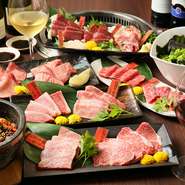 幹事の方も嬉しい「飲み放題付き」のコースも数種類あります。予算に合わせて選べるのも嬉しいポイント。最大30名まで対応可能で貸し切ることもできるので、職場の飲み会などにもオススメです。