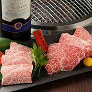 牛肉の中でもっとも柔らかい部位。きめの細かさが特徴で「ジュワ～」っととろけていくような食感が楽しめるハズ。噛み締めた瞬間に鼻腔をくすぐる芳醇な香りに、思わず笑みがこぼれます。