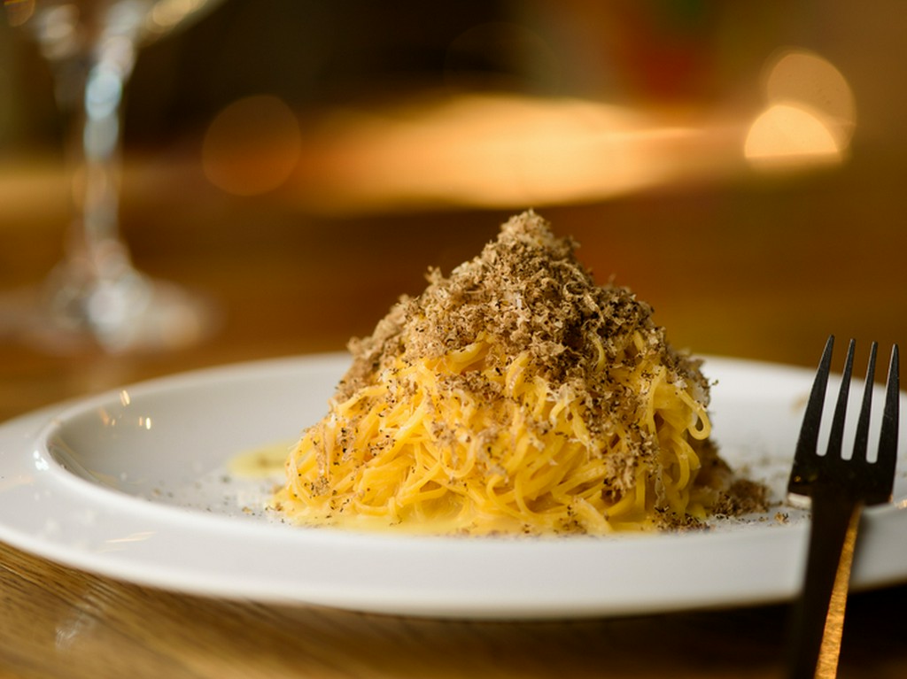 ソースとパスタが、絶妙なバランスで絡み合う『タヤリンと季節のトリュフのパスタ』