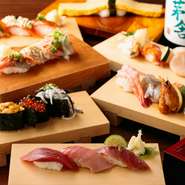 ドリンクも種類豊富で、中でも旬魚介にきれいに寄り添う日本酒が評判です。季節限定酒も入れ替わりで続々登場し、焼酎・ワイン・ビール・サワー類・ウイスキーなどのお酒、ソフトドリンクも充実しています。