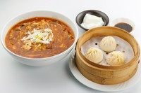 担々麺／酸辣湯麺／麻婆麺／チャーシュー麺／五目炒飯／麻婆丼　＋杏仁豆腐
