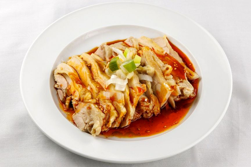 特製タレで食べる『よだれ鶏』