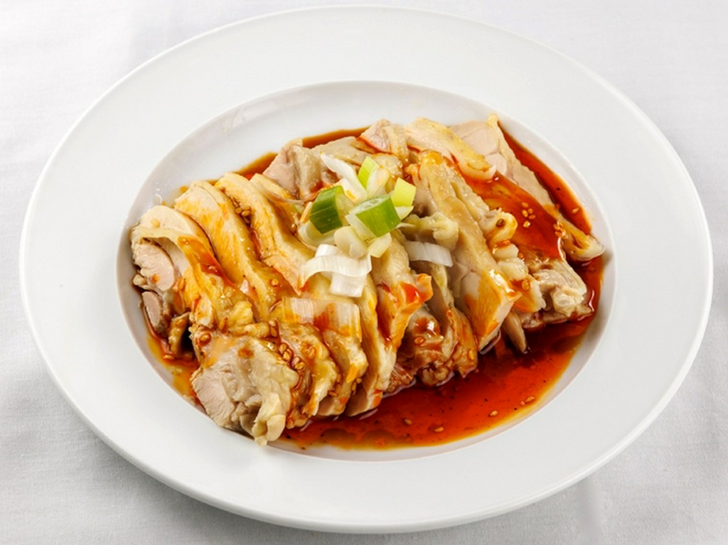 特製タレで食べる『よだれ鶏』