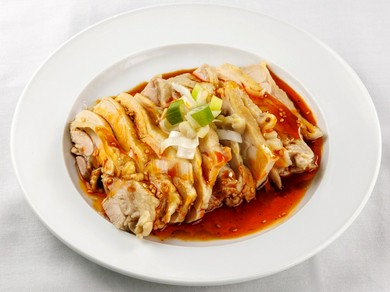 特製タレで食べる『よだれ鶏』