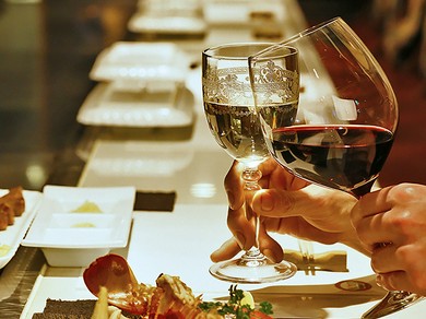 大人のデートに最適な落ち着いた雰囲気のカウンター