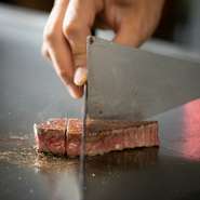 シェフが目の前で繰り広げるパフォーマンス