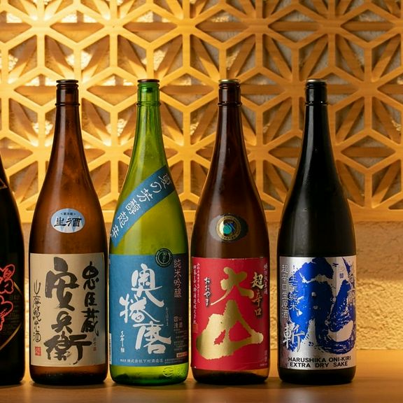 四季折々の旬の一杯も用意。多種多様な美酒に酔いしれる