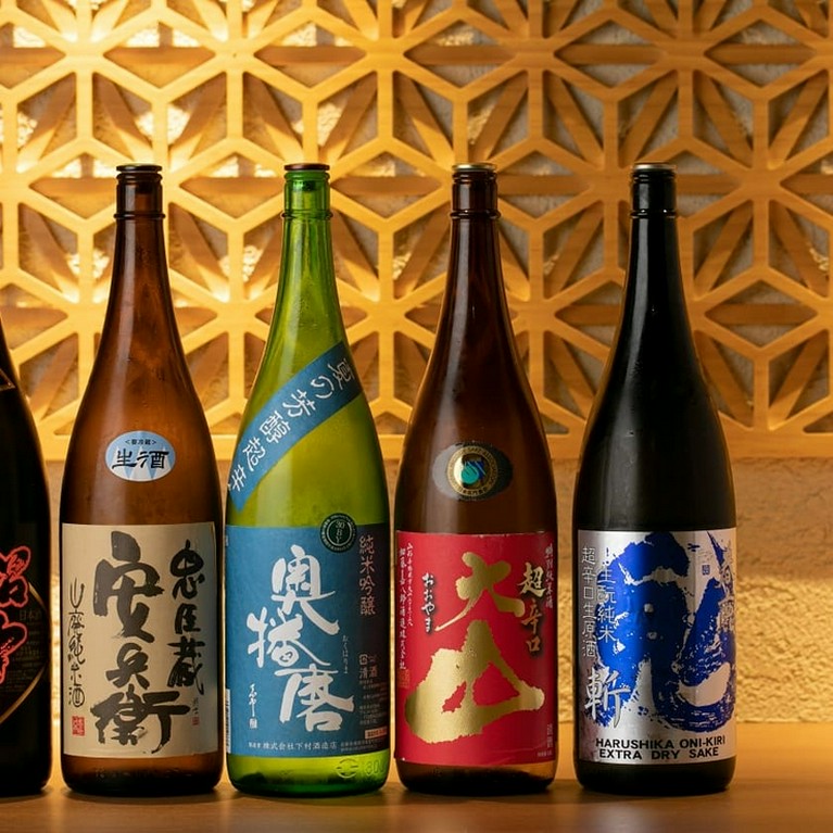 四季折々の旬の一杯も用意。多種多様な美酒に酔いしれる