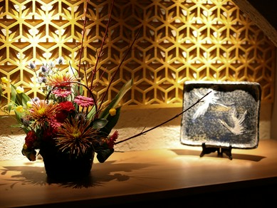 思いおもいにまったりくつろげる、和モダンな創作和食店