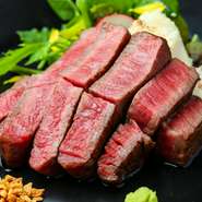肉は「山形牛」を中心に仕入れ。産地は固定しておらず、良質なものを厳選しています。赤身と脂身のバランスもよく、とろけるような食感、芳醇な香りがクセになりそうです。