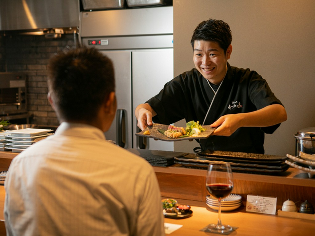 視覚でも愉しめる、美しく盛り付けられた料理でもてなし