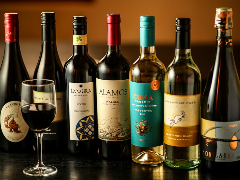 ソムリエでもあるオーナーが選りすぐる世界各国のワイン